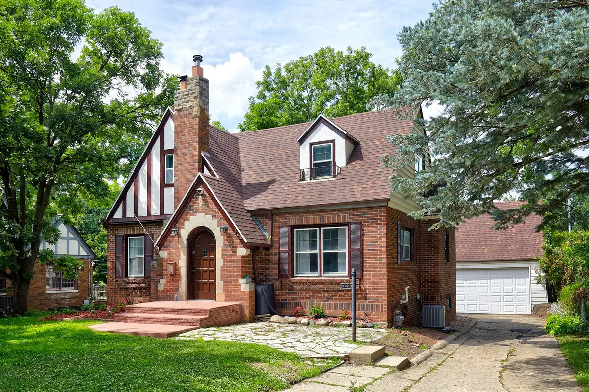 4805 Pleasant Street, Des Moines, IA 50312 - #1