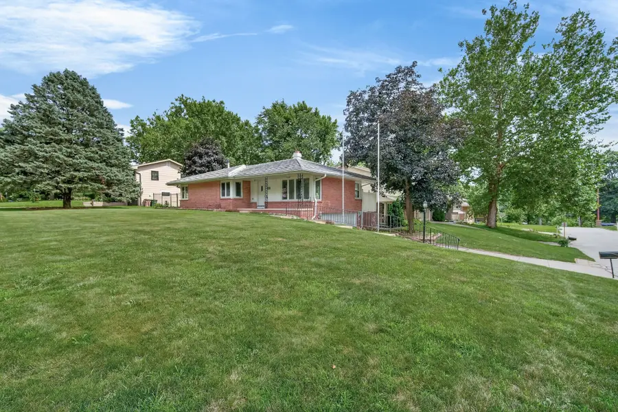 6522 Lincoln Avenue, Windsor Heights, IA 50324 - #2
