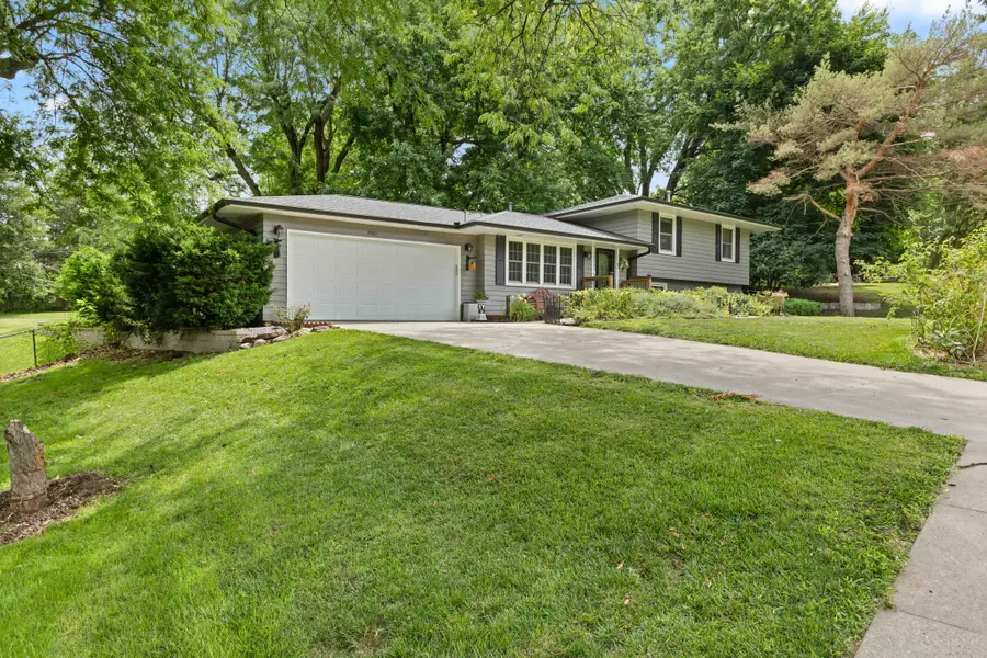 3001 Hillsdale Drive, Urbandale, IA 50322 - #2
