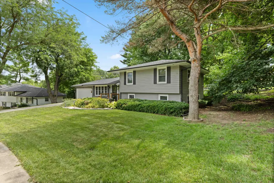 3001 Hillsdale Drive, Urbandale, IA 50322 - #3