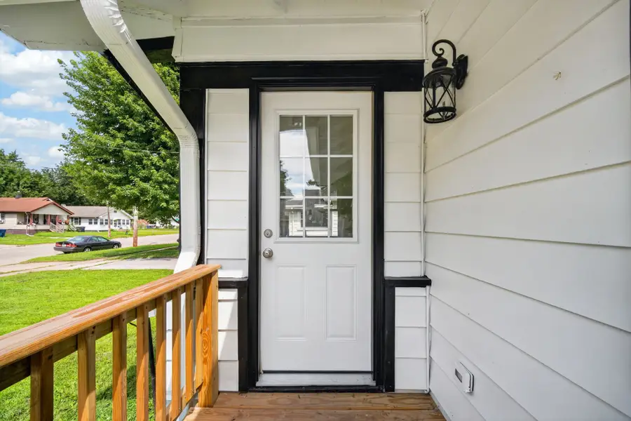 2733 E Grand Avenue, Des Moines, IA 50317 - #3
