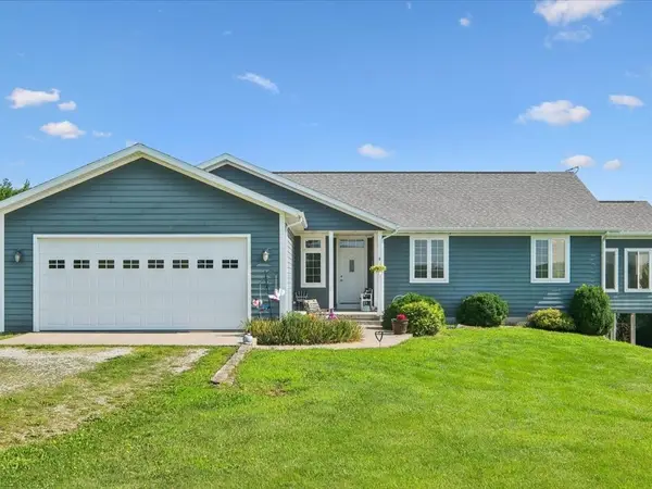 1055 Highway G76 Highway, Knoxville, IA 50138