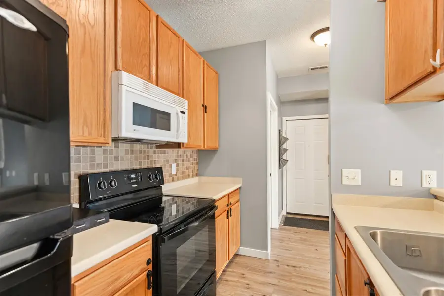2323 E Porter Avenue #13, Des Moines, IA 50320 - #3