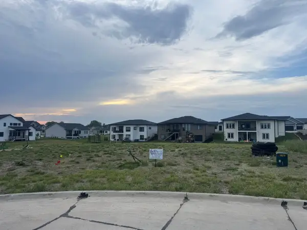 18079 Hammontree Circle, Clive, IA 50325