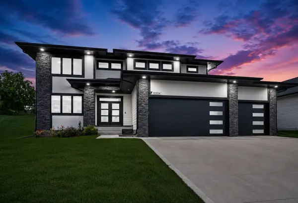 10324 Hidden Valley Drive, Johnston, IA 50131