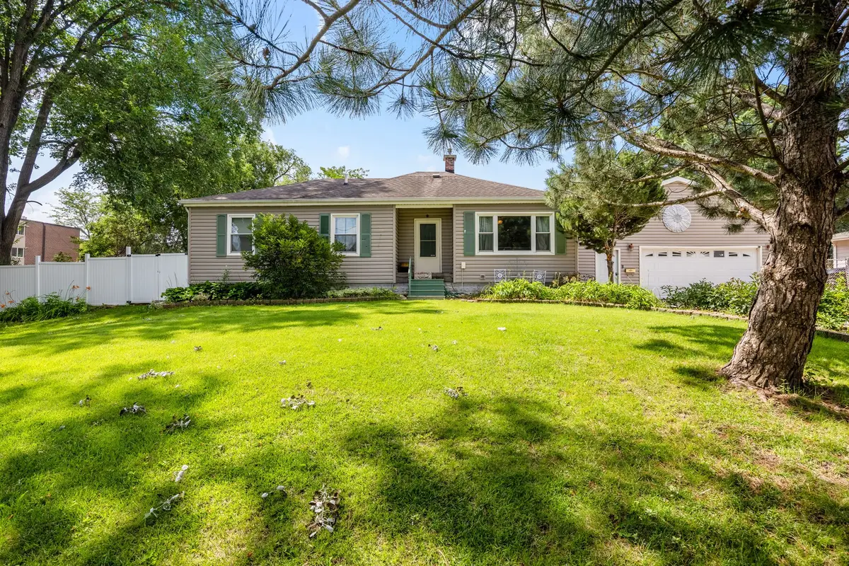 1800 E Ridgeway Avenue, Waterloo, IA 50702 - #1