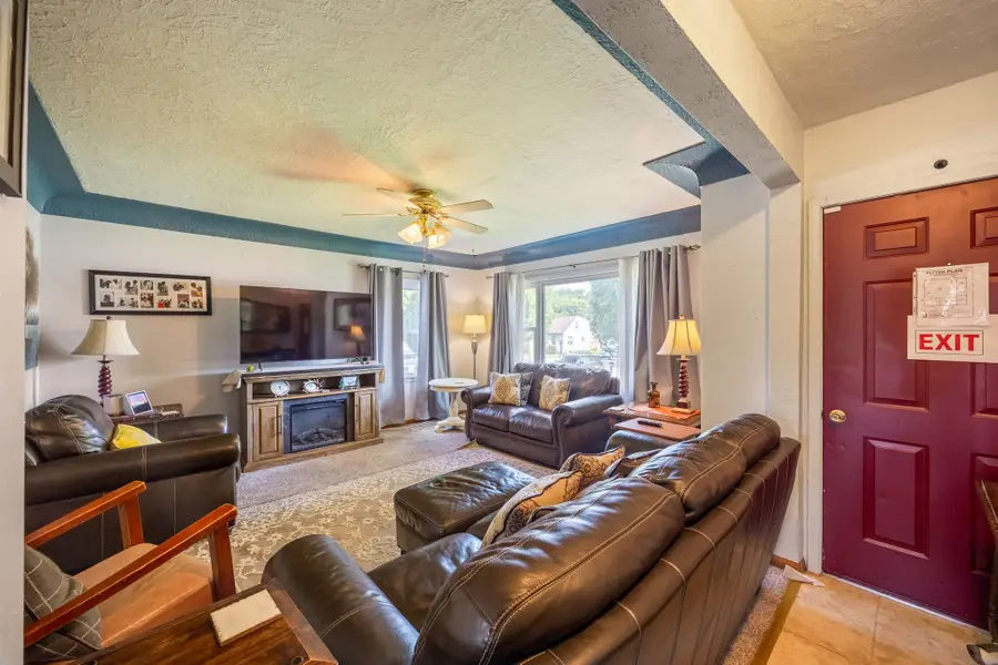 1800 E Ridgeway Avenue, Waterloo, IA 50702 - #2