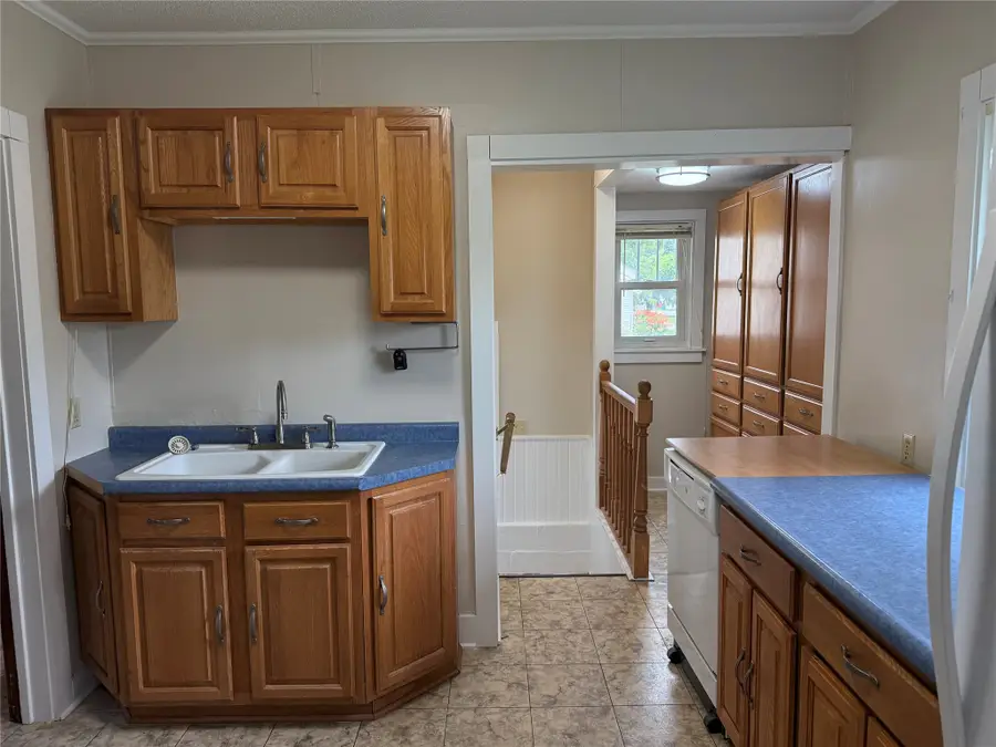 121 E Benton Street, Winterset, IA 50273 - #3
