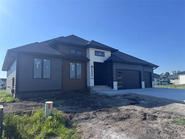 17501 N Valley Drive, Urbandale, IA 50323