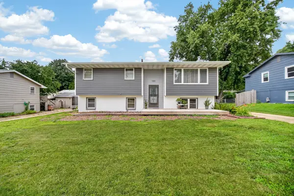 1301 Meadow Drive, Norwalk, IA 50211