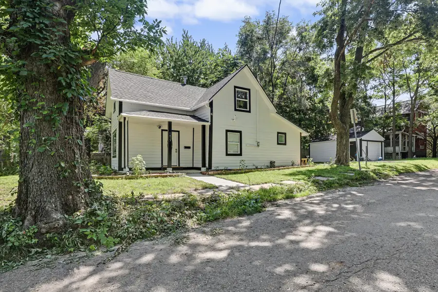 1413 E Vine Street, Des Moines, IA 50316 - #2