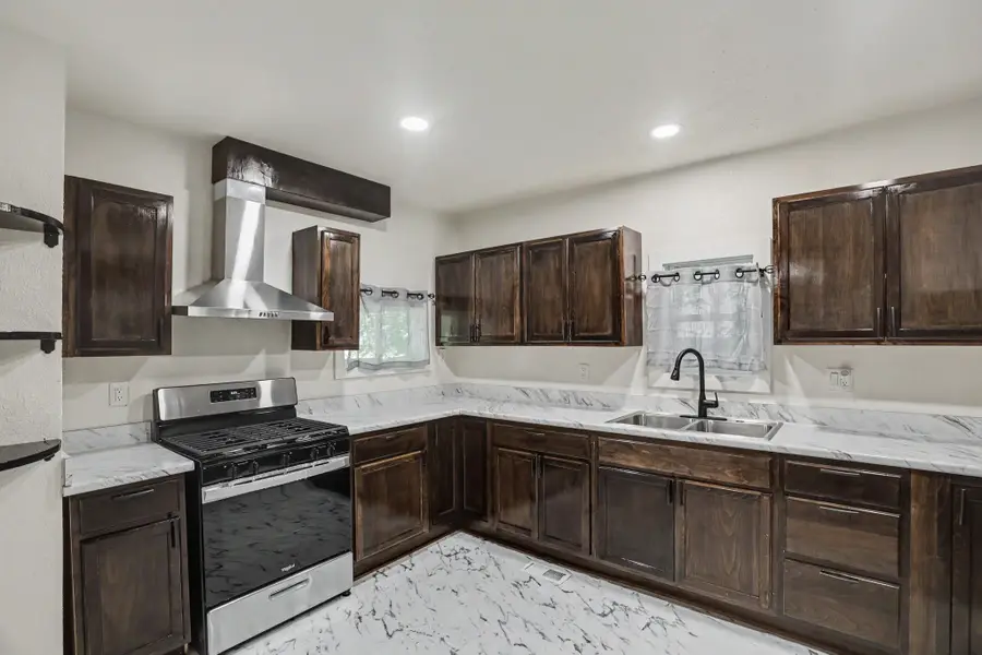 1413 E Vine Street, Des Moines, IA 50316 - #3