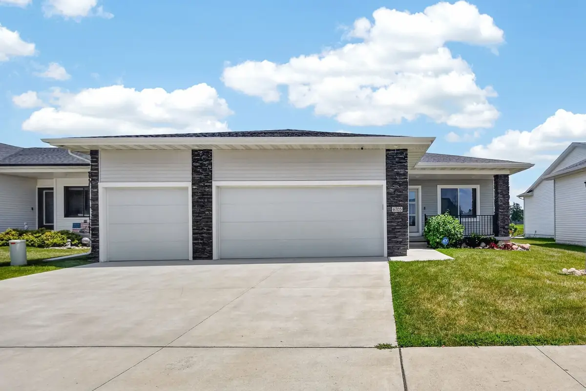 6705 NE 12th Court, Des Moines, IA 50313 - #1