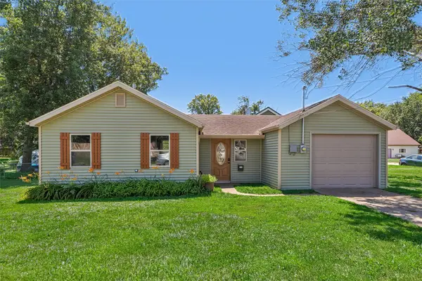 707 S 12th Avenue W, Newton, IA 50208