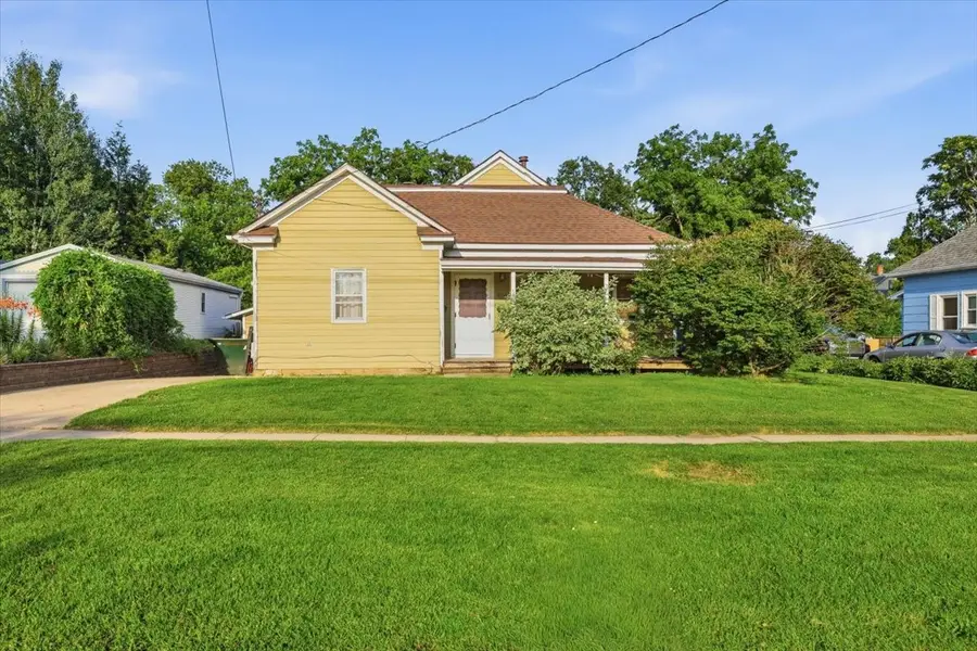 326 E 3rd Street S, Newton, IA 50208 - #2