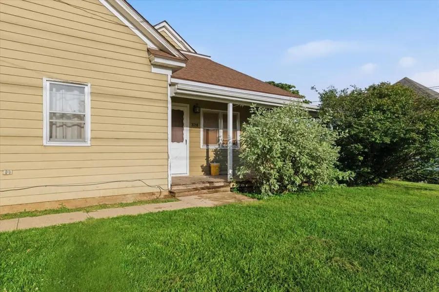 326 E 3rd Street S, Newton, IA 50208 - #3