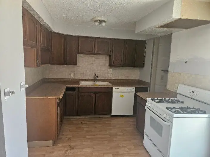 3215 SW 7th Street, Des Moines, IA 50315 - #3