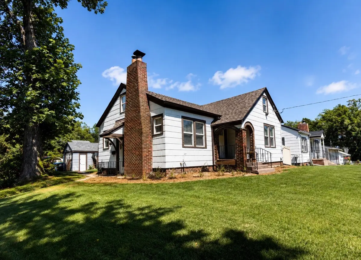 2425 Prospect Road, Des Moines, IA 50310 - #1