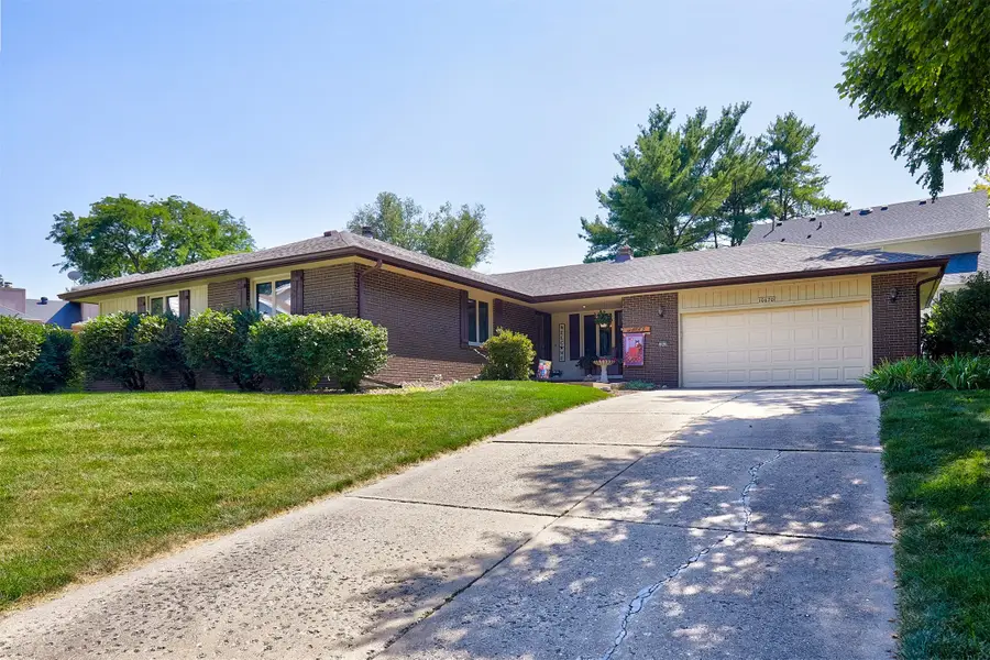 10670 Ridgeview Drive, Clive, IA 50325 - #2