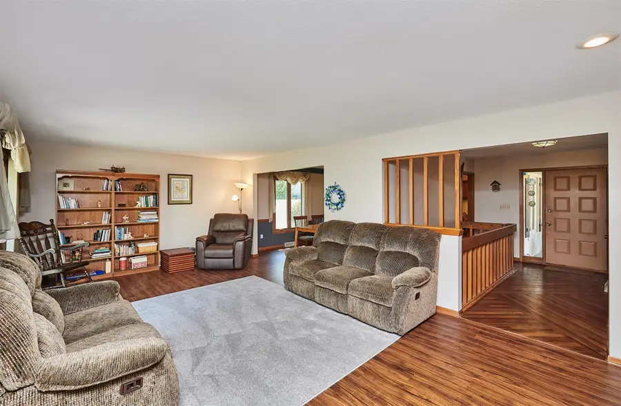 10670 Ridgeview Drive, Clive, IA 50325 - #3
