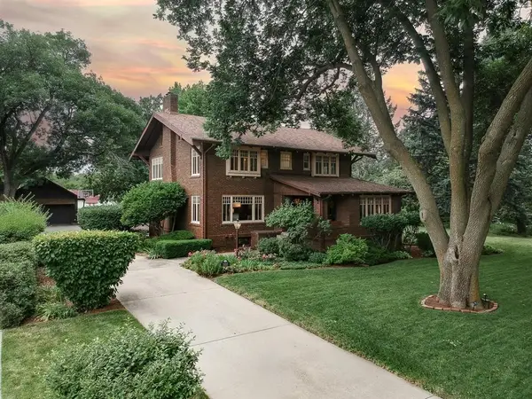 1215 Main Street, Pella, IA 50219