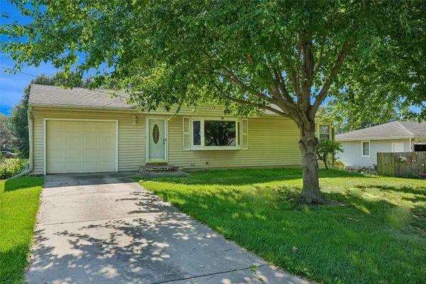 8041 Crestview Drive, Des Moines, IA 50320