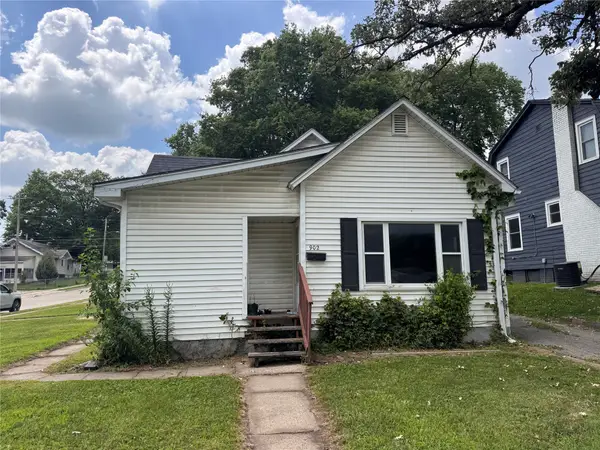 902 24th Street, Des Moines, IA 50312