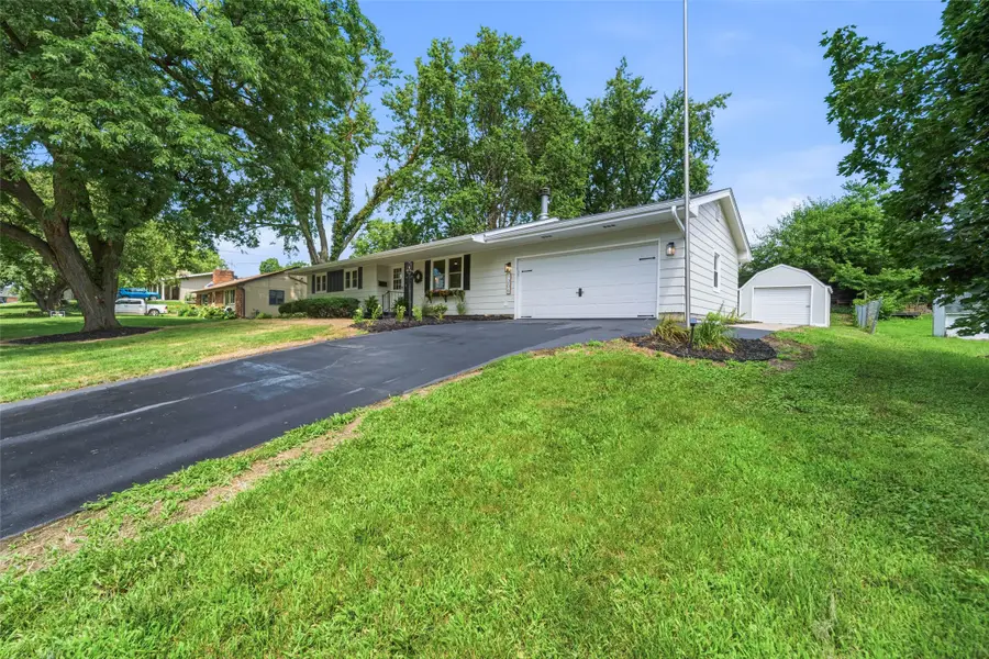 1206 S 16th Avenue W, Newton, IA 50208 - #3