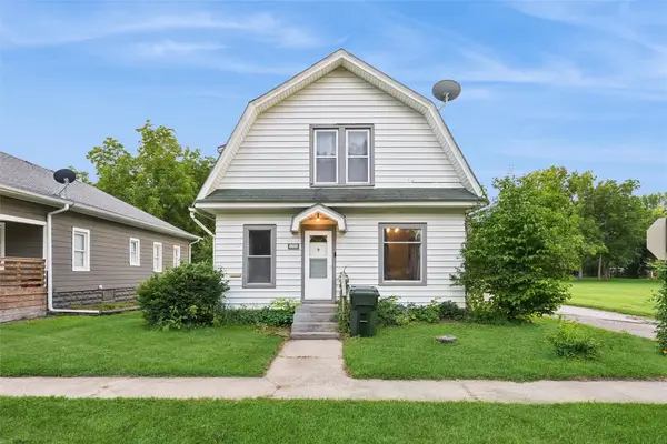 1705 Iowa Street, Perry, IA 50220