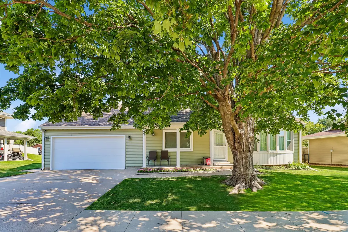 1405 W Grandview Drive, Knoxville, IA 50138 - #1