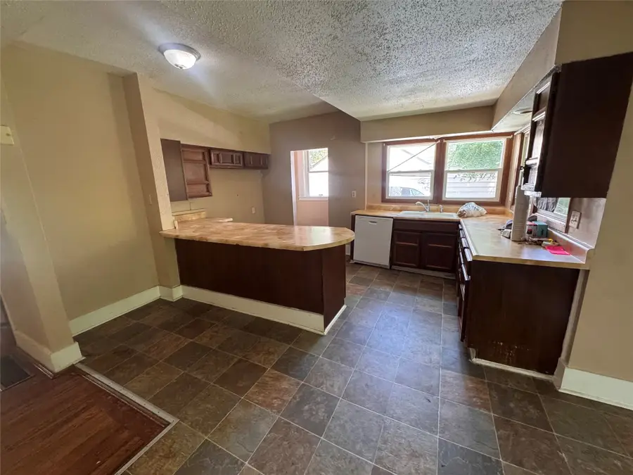 3923 8th Street, Des Moines, IA 50313 - #3