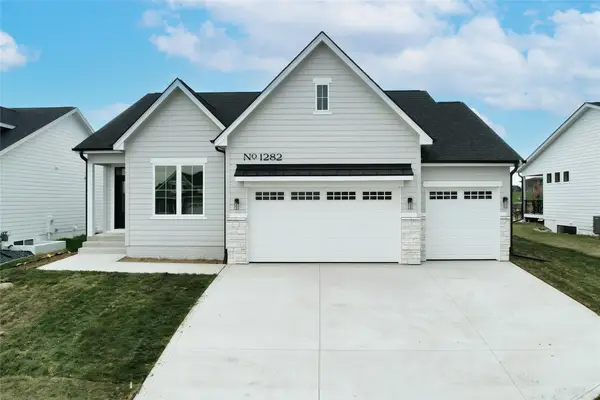 1282 S 92nd Street, West Des Moines, IA 50266