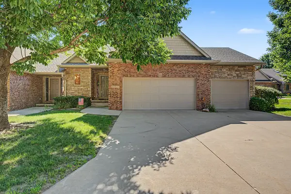 15516 Oakwood Drive, Urbandale, IA 50323