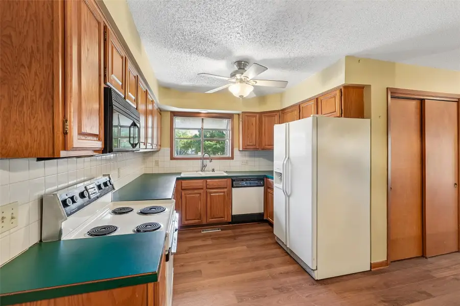 6856 Sharon Drive, Urbandale, IA 50322 - #2