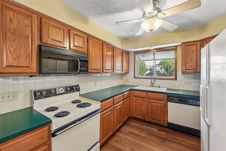 6856 Sharon Drive, Urbandale, IA 50322 - #3