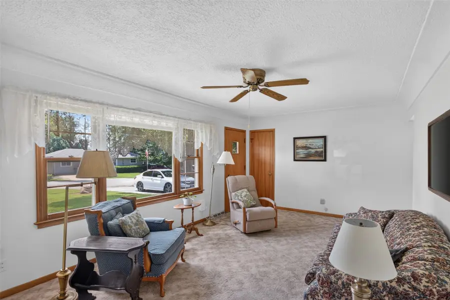 940 NE 51st Avenue, Des Moines, IA 50313 - #3