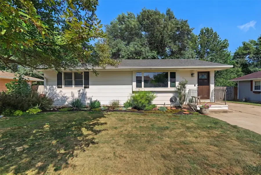 310 N 11th Street, Indianola, IA 50125 - #2