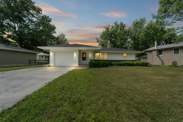 1309 S 11th Avenue E, Newton, IA 50208