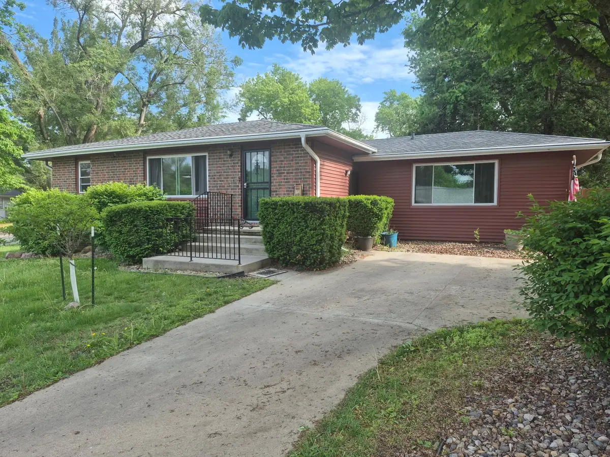 435 E Leach Avenue, Des Moines, IA 50315 - #1