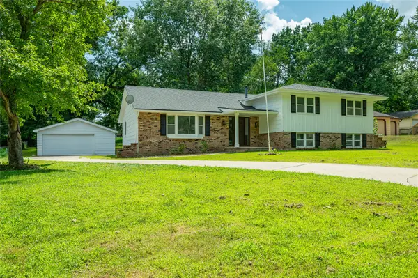 1525 E Virginia Avenue, Des Moines, IA 50320
