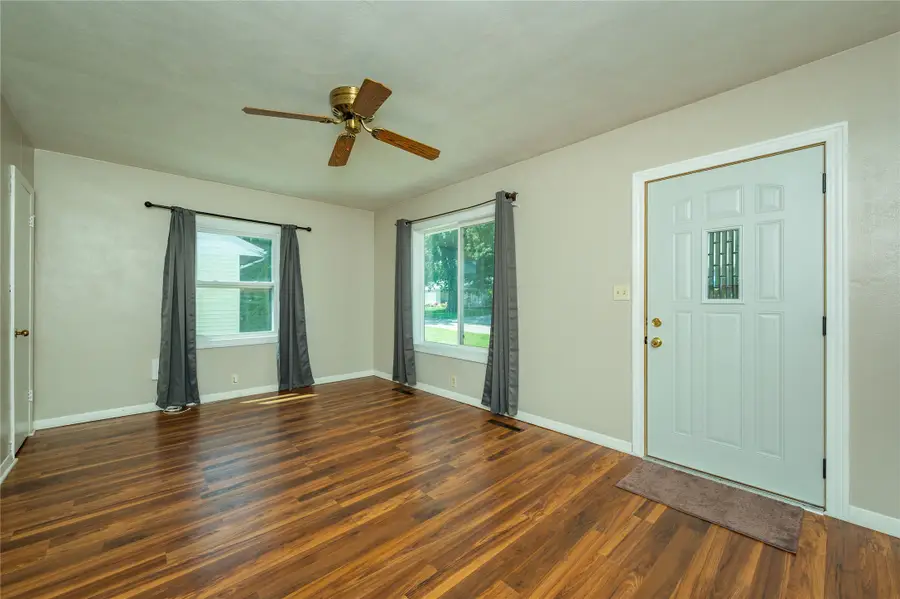 1014 S 11th Avenue, Marshalltown, IA 50158 - #3