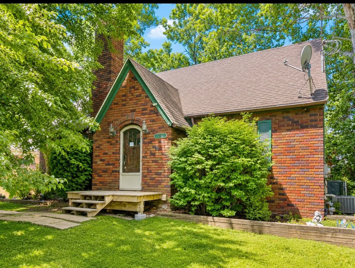 2618 30th Street, Des Moines, IA 50310 - #1