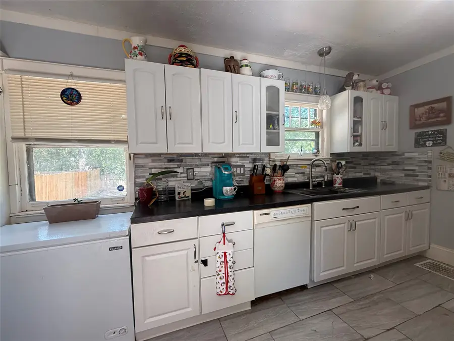 2618 30th Street, Des Moines, IA 50310 - #2