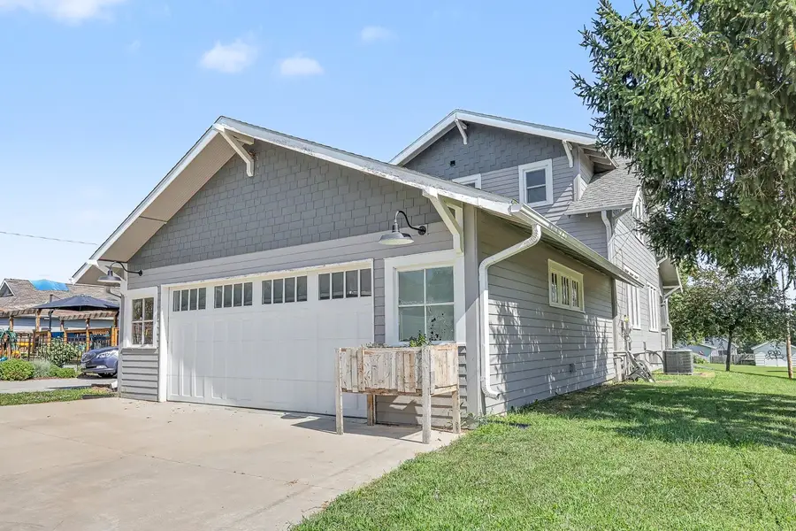 722 E Main Street, Knoxville, IA 50138 - #3