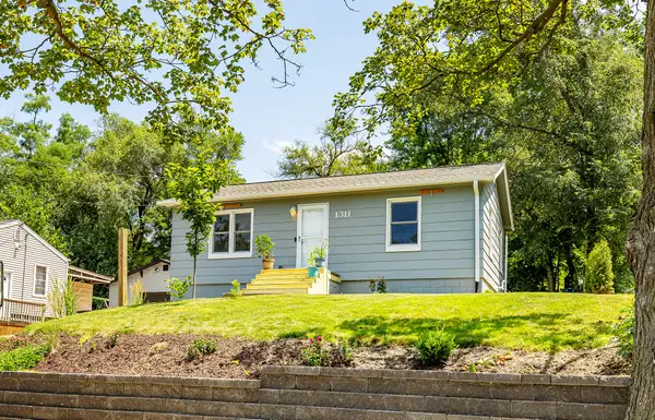 1311 E 33rd Court, Des Moines, IA 50317