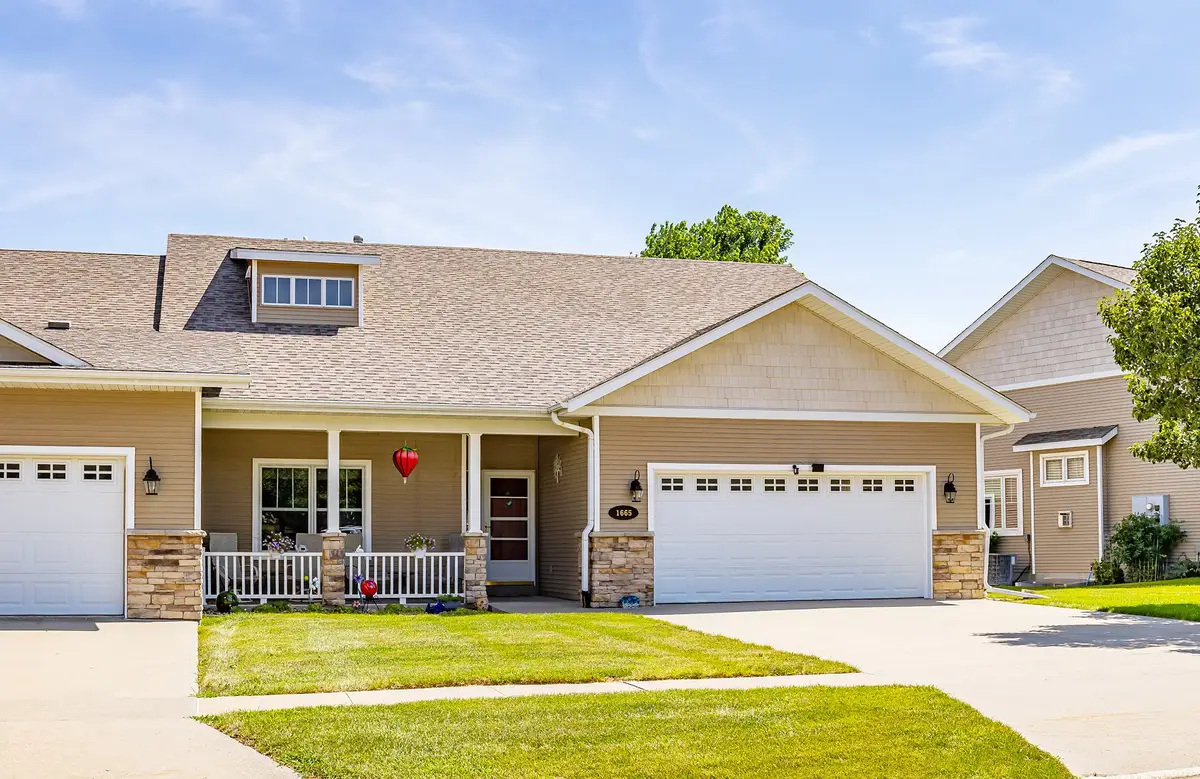 1665 SE Holiday Crest Circle, Waukee, IA 50263 - #1