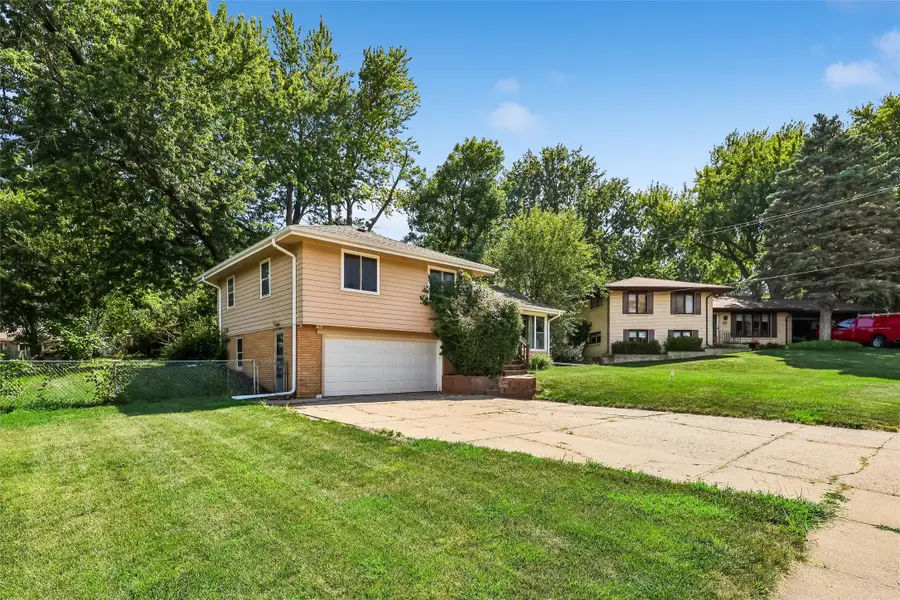 8912 Urbandale Avenue, Urbandale, IA 50322 - #2