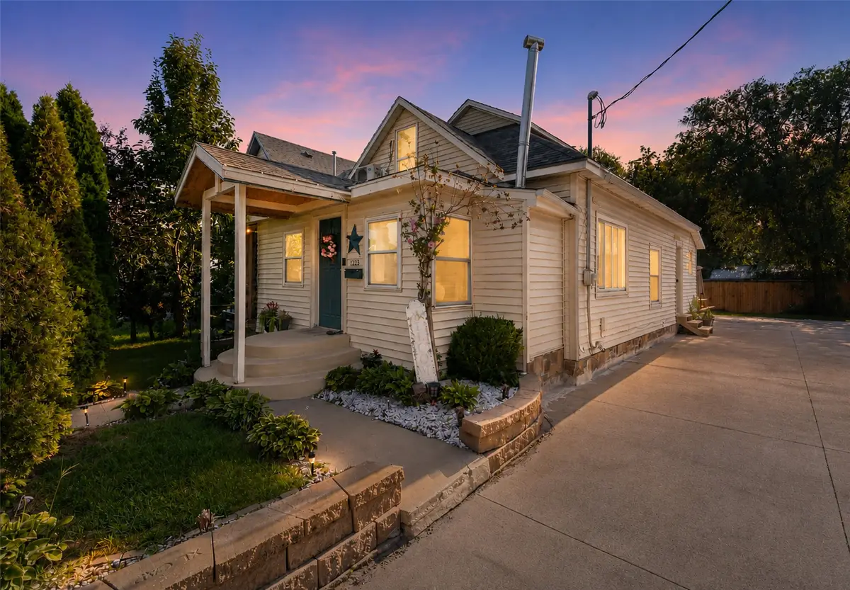 1273 E 18th Street, Des Moines, IA 50316 - #1