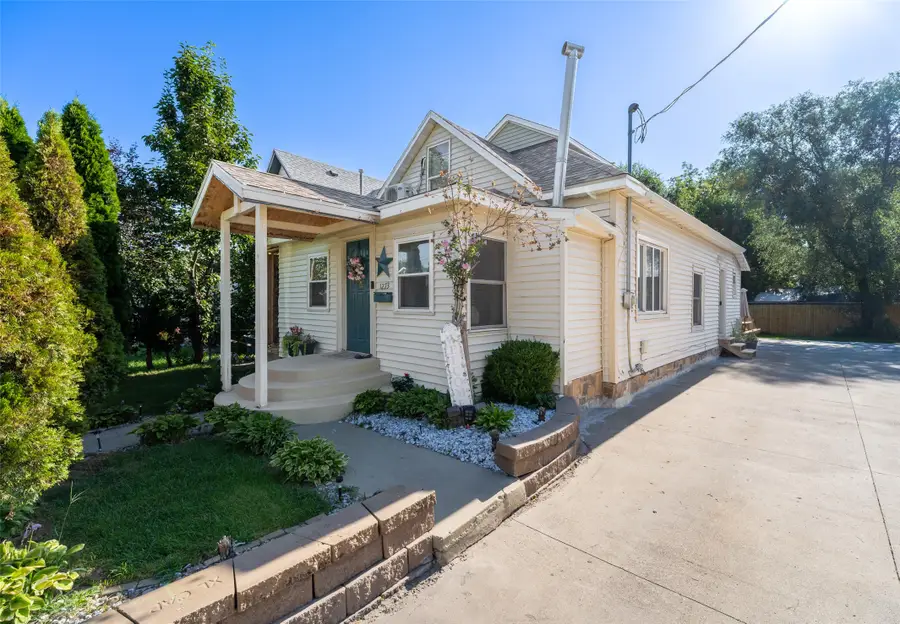 1273 E 18th Street, Des Moines, IA 50316 - #2