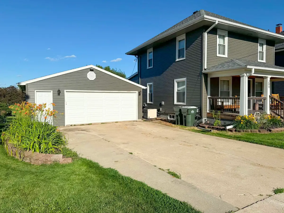 209 S High Street, Baxter, IA 50028 - #1